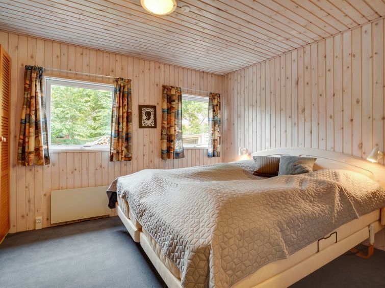 sigurd-20m-from-the-sea/