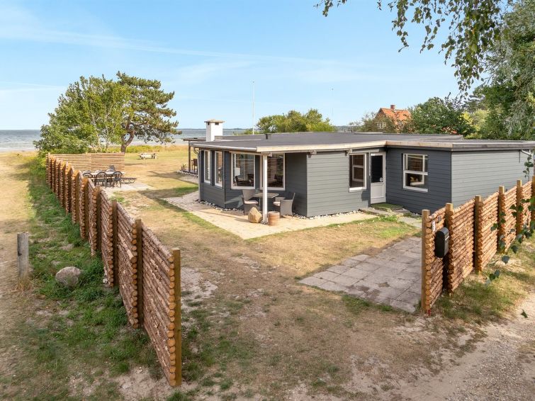 sigurd-20m-from-the-sea/