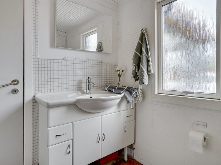 sigurd-20m-from-the-sea/