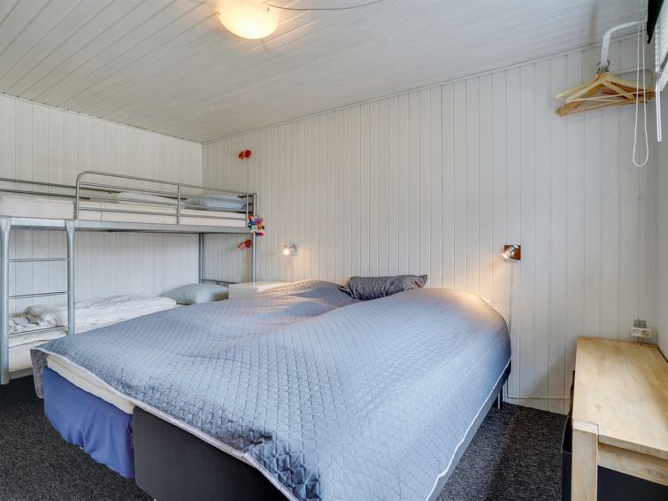 sigurd-20m-from-the-sea/