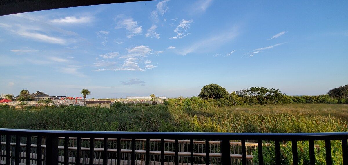 180 degrees of unobstructed direct ocean view