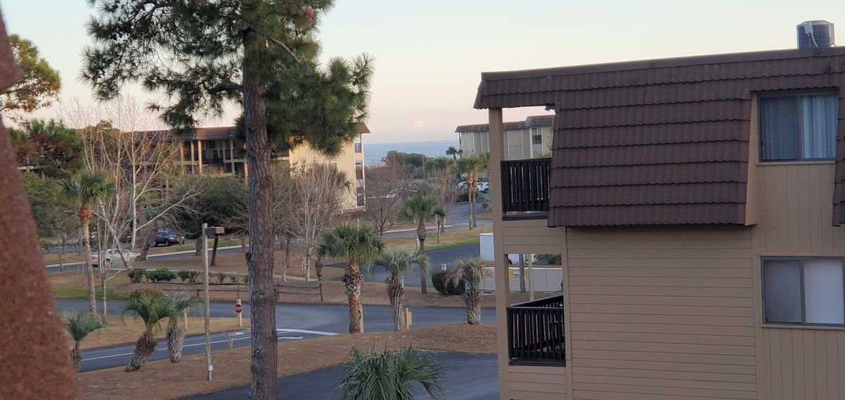 Step out the front door for a peek at the Ocean!