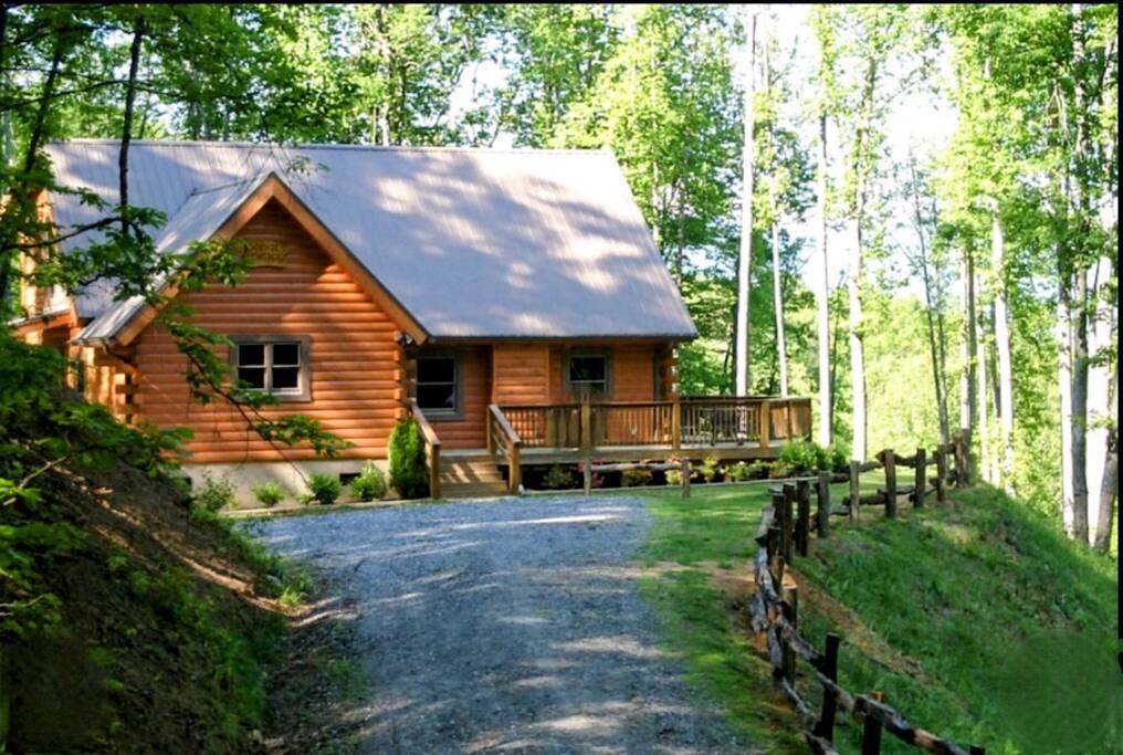 secluded-log-cabin.-near-town.-pool-table.-hot-tub/