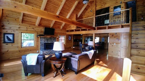 Spacious Cabin Escape | HotTub | Pool Table | Pets
