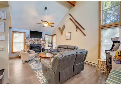 Camelback Ski House 2 mins to Ski Lift & Waterpark