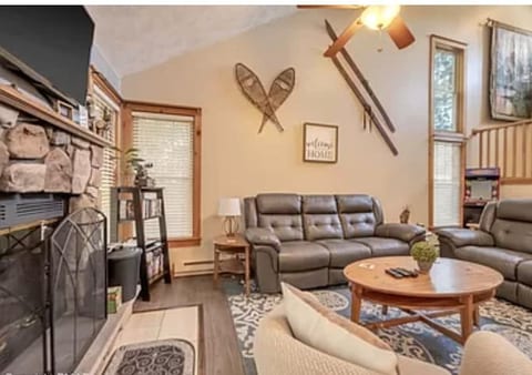Camelback Ski House 2 mins to Ski Lift & Waterpark
