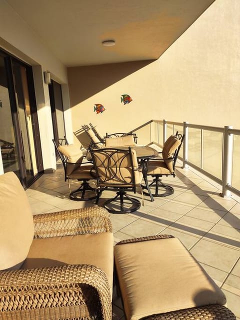 2BR w/ Bonus Room Ocean View @ Las Palomas RP