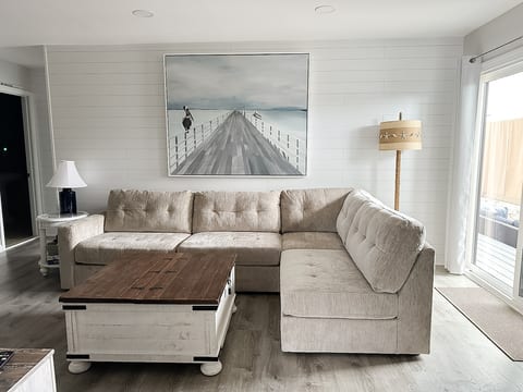 Freshly renovated ! Steps to outdoor pool & beach