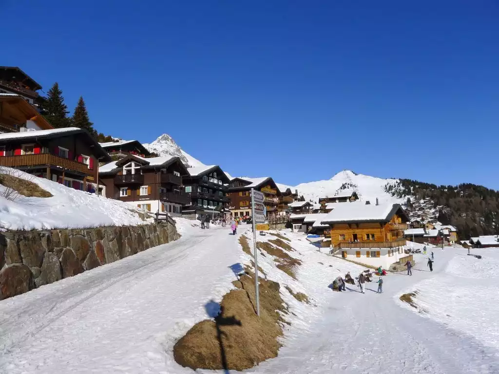Bärgblüemli 1. OG Ost - Bettmeralp Bärgblüemli 1. OG Ost - Bettmeralp