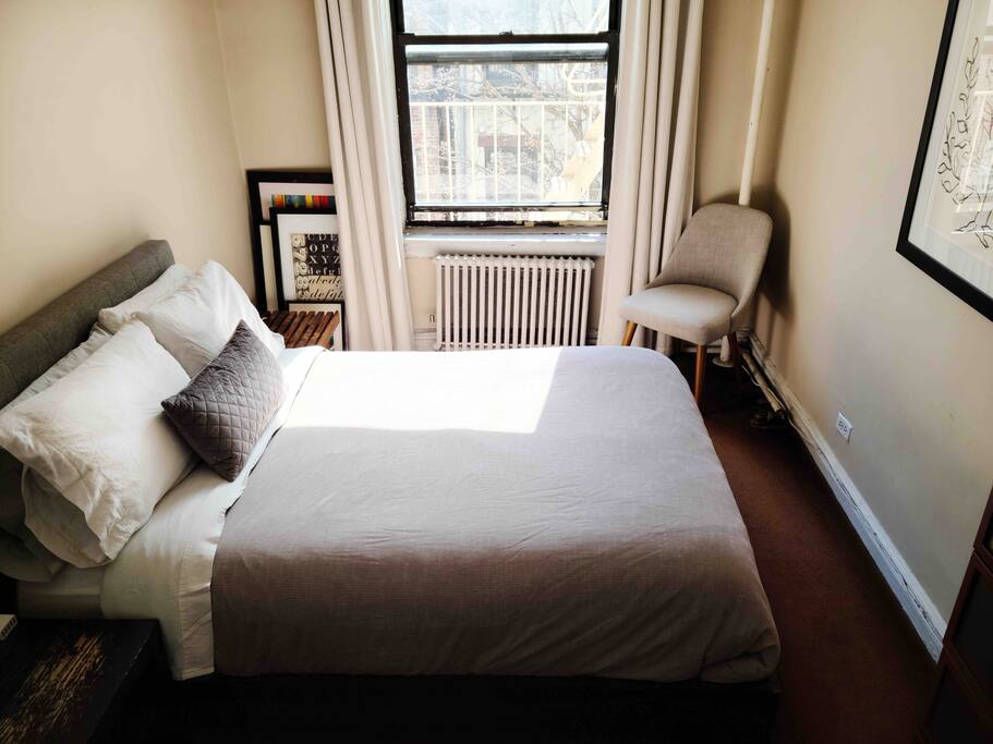 The bedroom gets great sunlight in the afternoon. And the room is quiet… sleep in! - Charming Chelsea 1 bedroom - New York