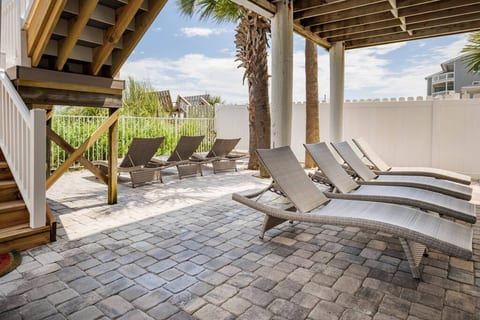 Oceanfront Serenity* Private Pool & Beach Walkway