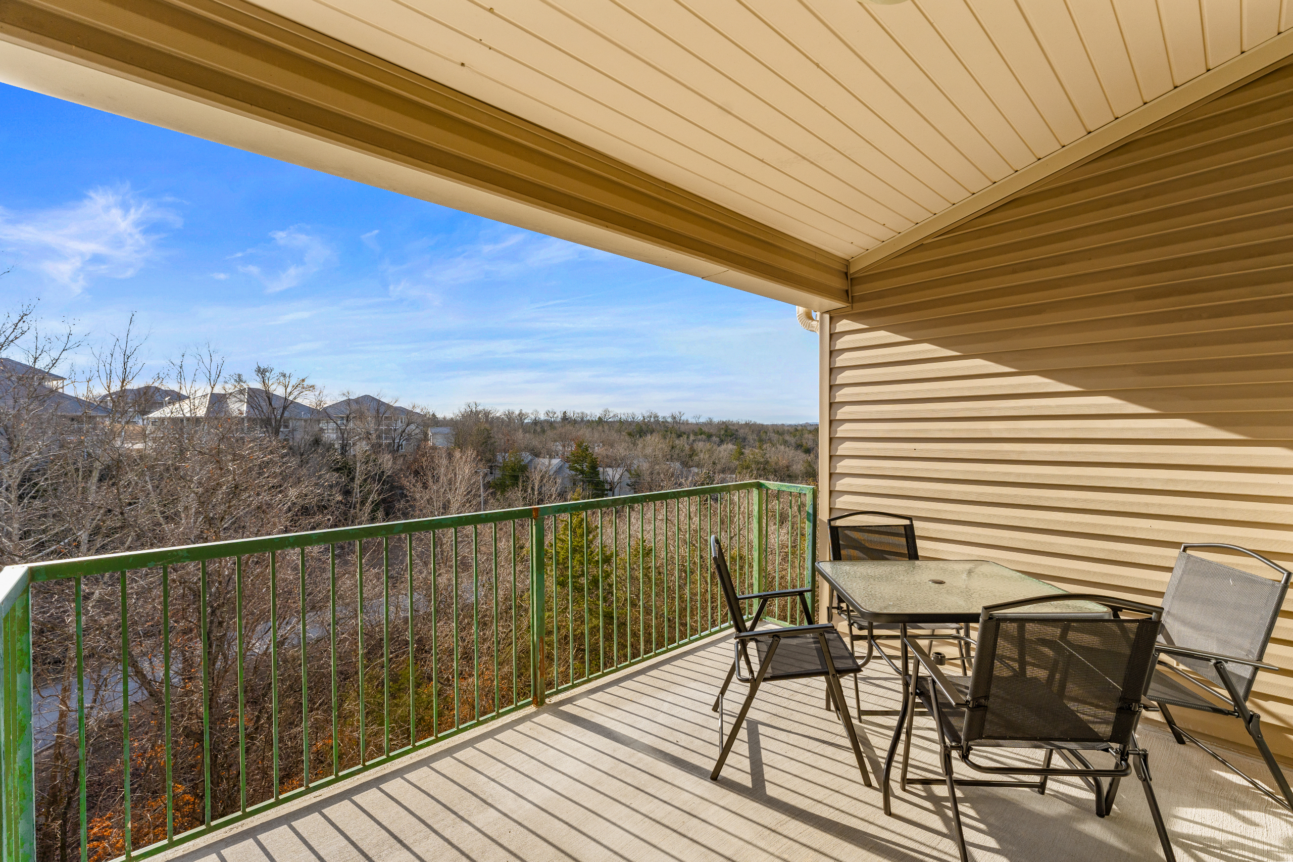 Luxury 2BR Condo with a View and Amenities!