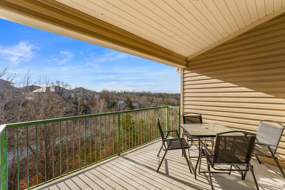 Luxury 2BR Condo with a View and Amenities! - Branson