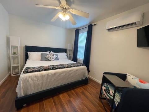 Come relax in the king bedroom suite, equipped with a small laptop table, mini split for A/C, Roku tv, laptop desk table, heavy curtains, blinds, shelved lamps, USB-C and USB-A electrical outlets. Ensuite bathroom with double shower heads and small, pedestal-size sink.