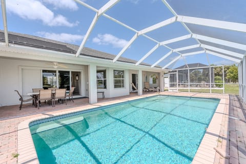 Maria Maria Vacation Home | Heated Pool | Lake view