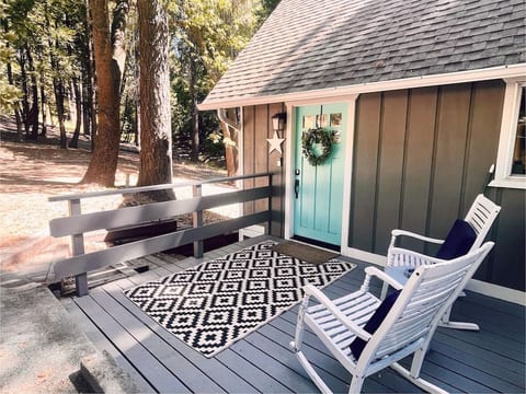 Forest Escape • Soaker Tub • Firepit • Lake Rights