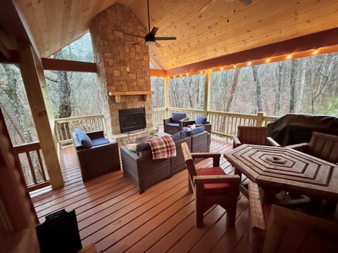 Ellijay Hideaway | HotTub | PoolTable | Coffee Bar