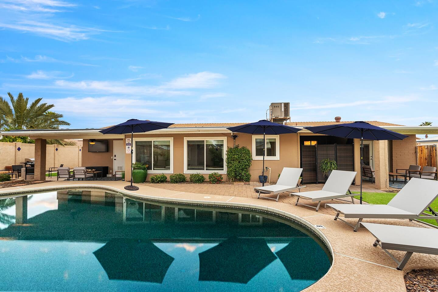 This tranquil, warm and inviting home, centrally located in Paradise Valley Highlands provides everything you need to create great lasting memories. Be our guest and enjoy the sun and the many activities Phoenix and surrounding areas have to offer.