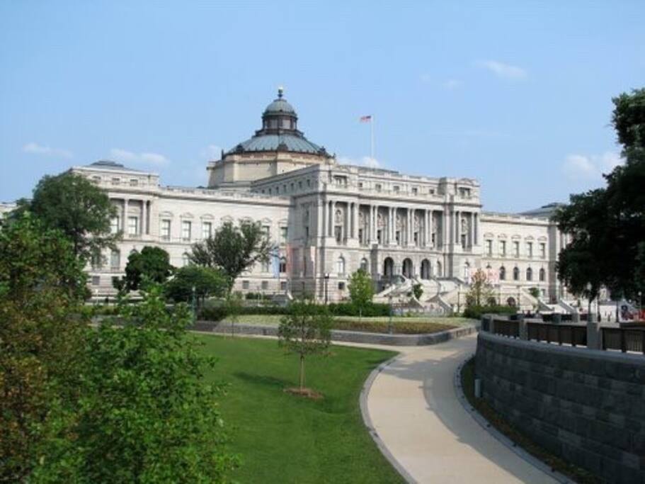 Library of Congress, just a five-minute walk - Historic Home Next to Capitol, Walk to Everything! - Washington