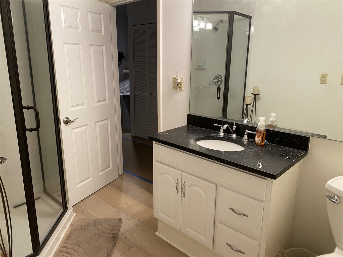 2nd bathroom / Guest bathroom