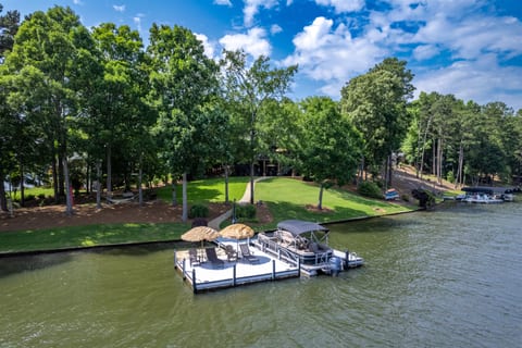 Dock on a Pointe Lot!