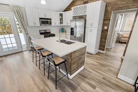 2BR Katy Retreat, Prime Location, Fast Wi-Fi - PVT
