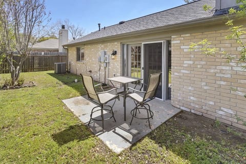 2BR Katy Retreat, Prime Location, Fast Wi-Fi - PVT