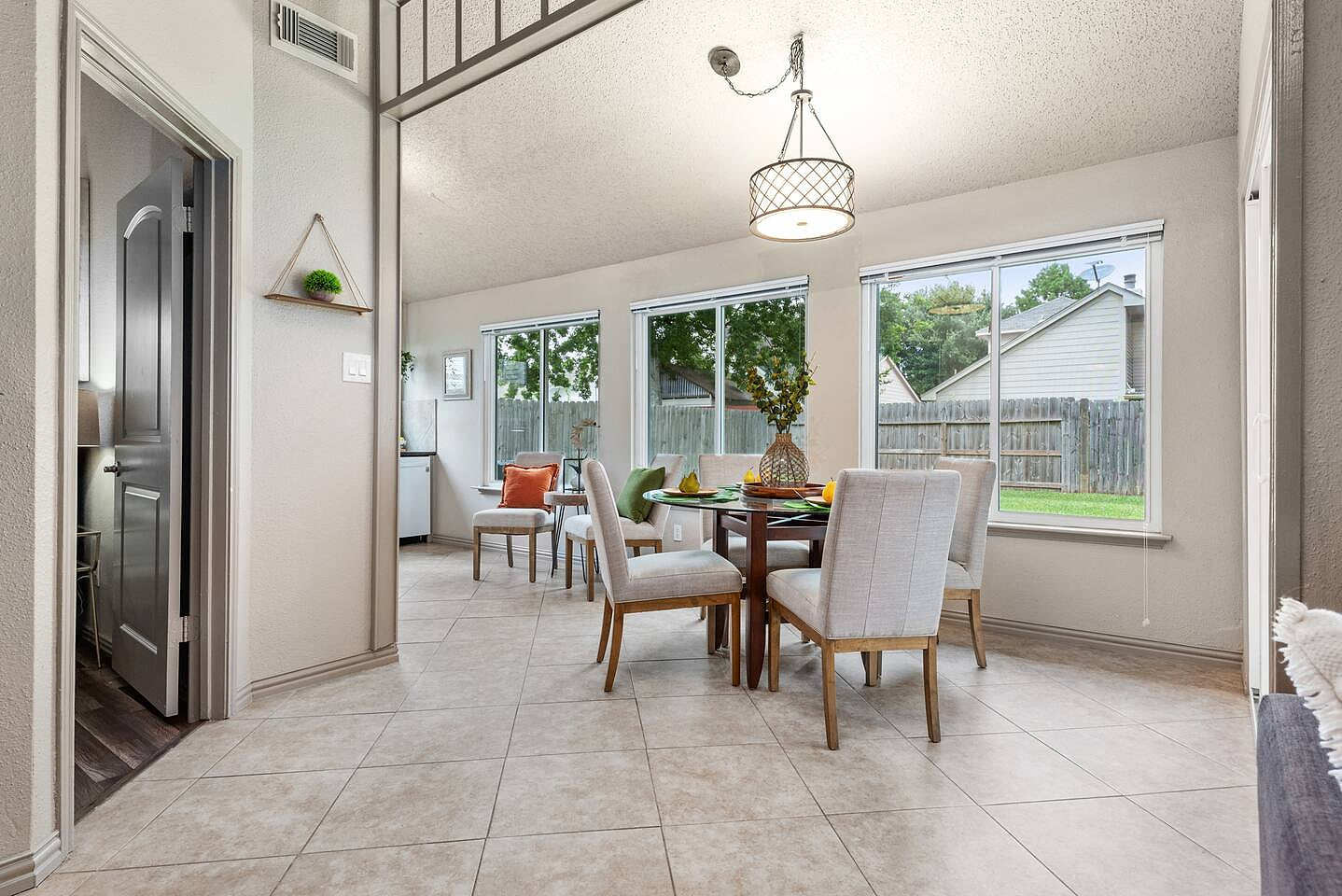 Spacious & Stylish Stay – Lux Great Rate