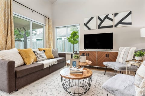 Spacious & Stylish Stay – Lux Great Rate
