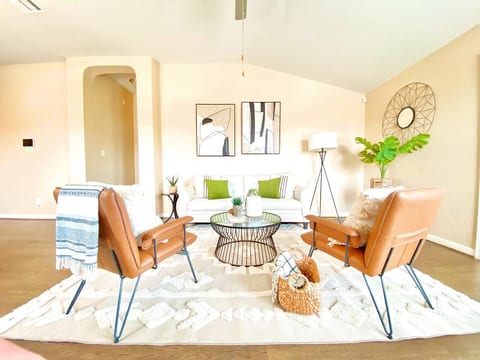 4B Home San Antonio| Prime Location, Fast Wi-Fi-SR
