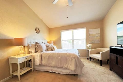 4B Home San Antonio| Prime Location, Fast Wi-Fi-SR