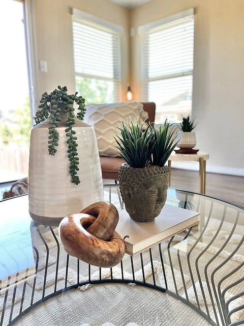 4B Home San Antonio| Prime Location, Fast Wi-Fi-SR