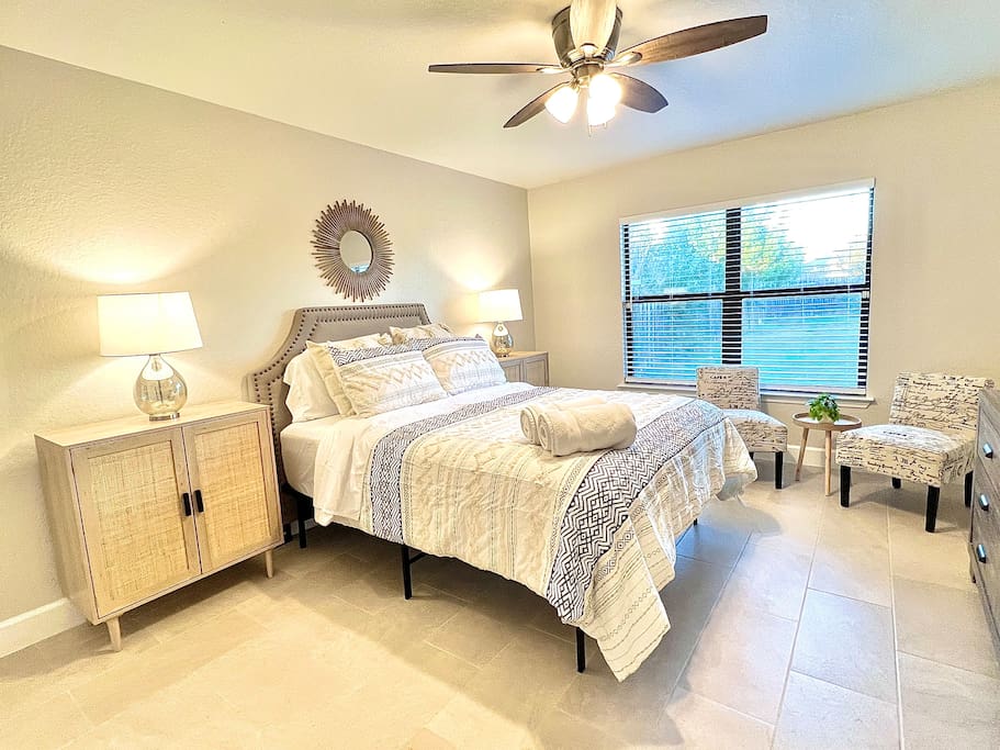 4BR Family Oasis | Prime Location, Fast Wi-Fi-TCF - Converse