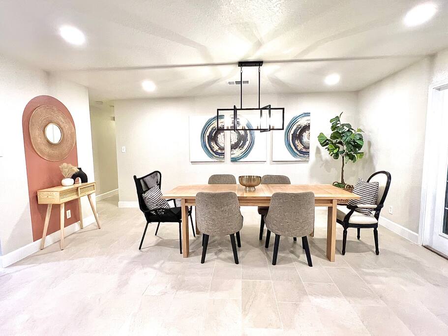 4BR Family Oasis | Prime Location, Fast Wi-Fi-TCF