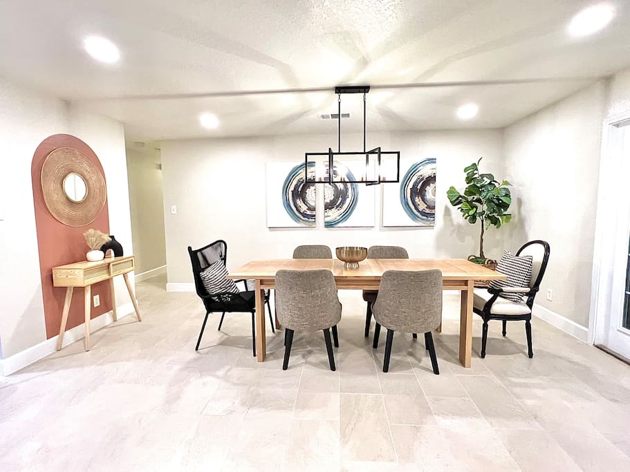 4BR Family Oasis | Prime Location, Fast Wi-Fi-TCF - Converse
