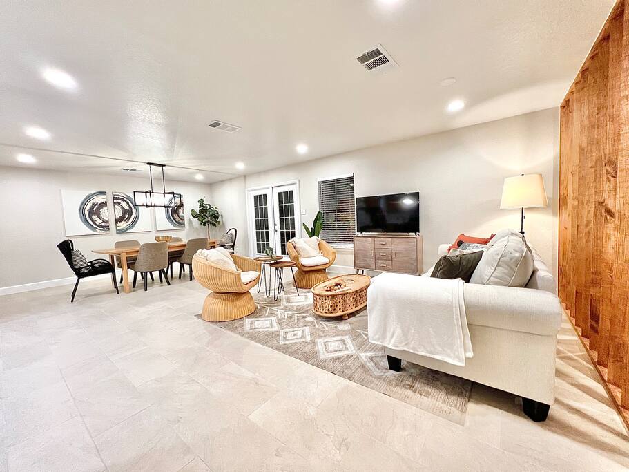 4BR Family Oasis | Prime Location, Fast Wi-Fi-TCF - Converse