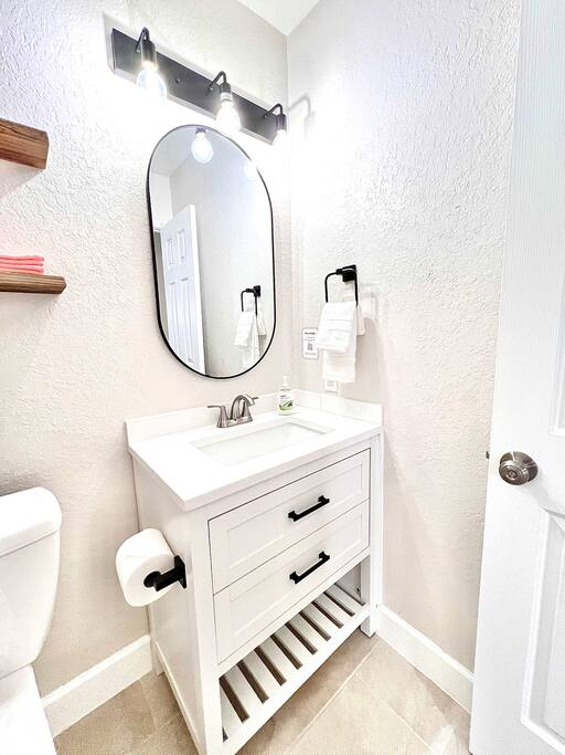 4BR Family Oasis | Prime Location, Fast Wi-Fi-TCF