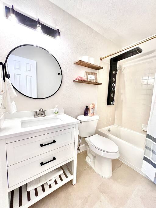 4BR Family Oasis | Prime Location, Fast Wi-Fi-TCF - Converse
