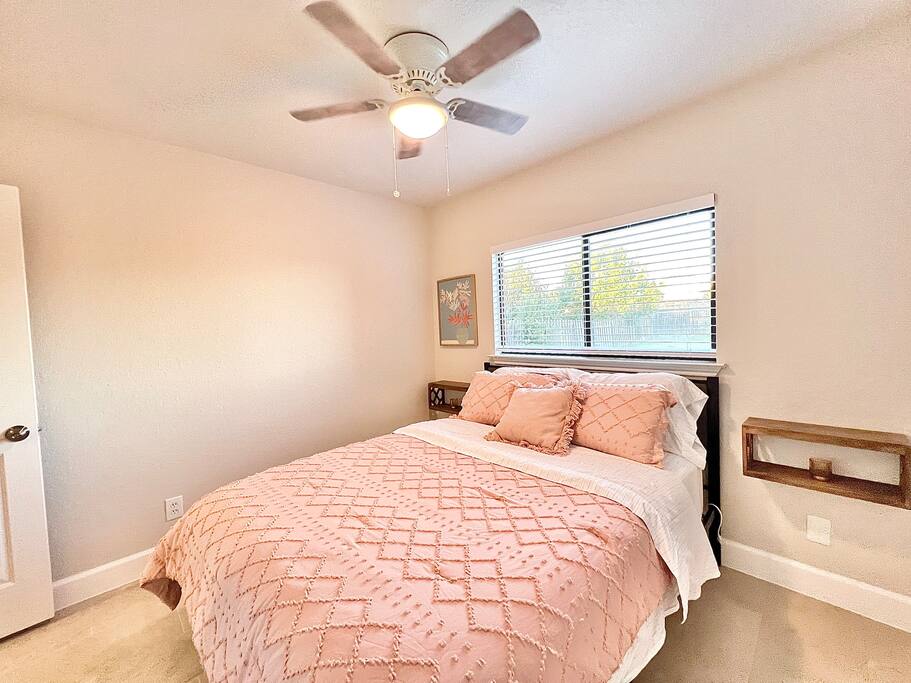 4BR Family Oasis | Prime Location, Fast Wi-Fi-TCF - Converse