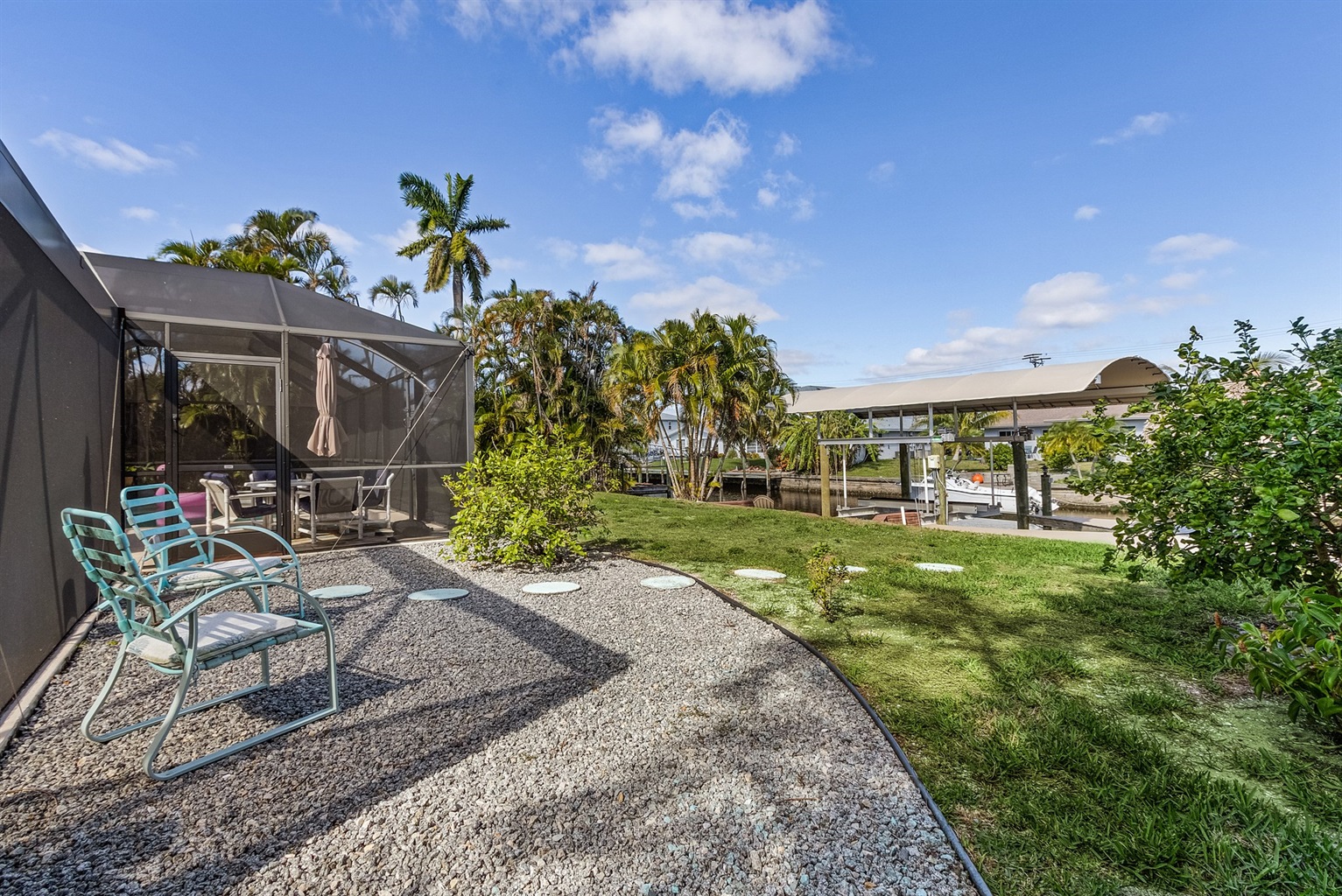 the-60s-2-min-gulf-access-pool-pet-friendly/