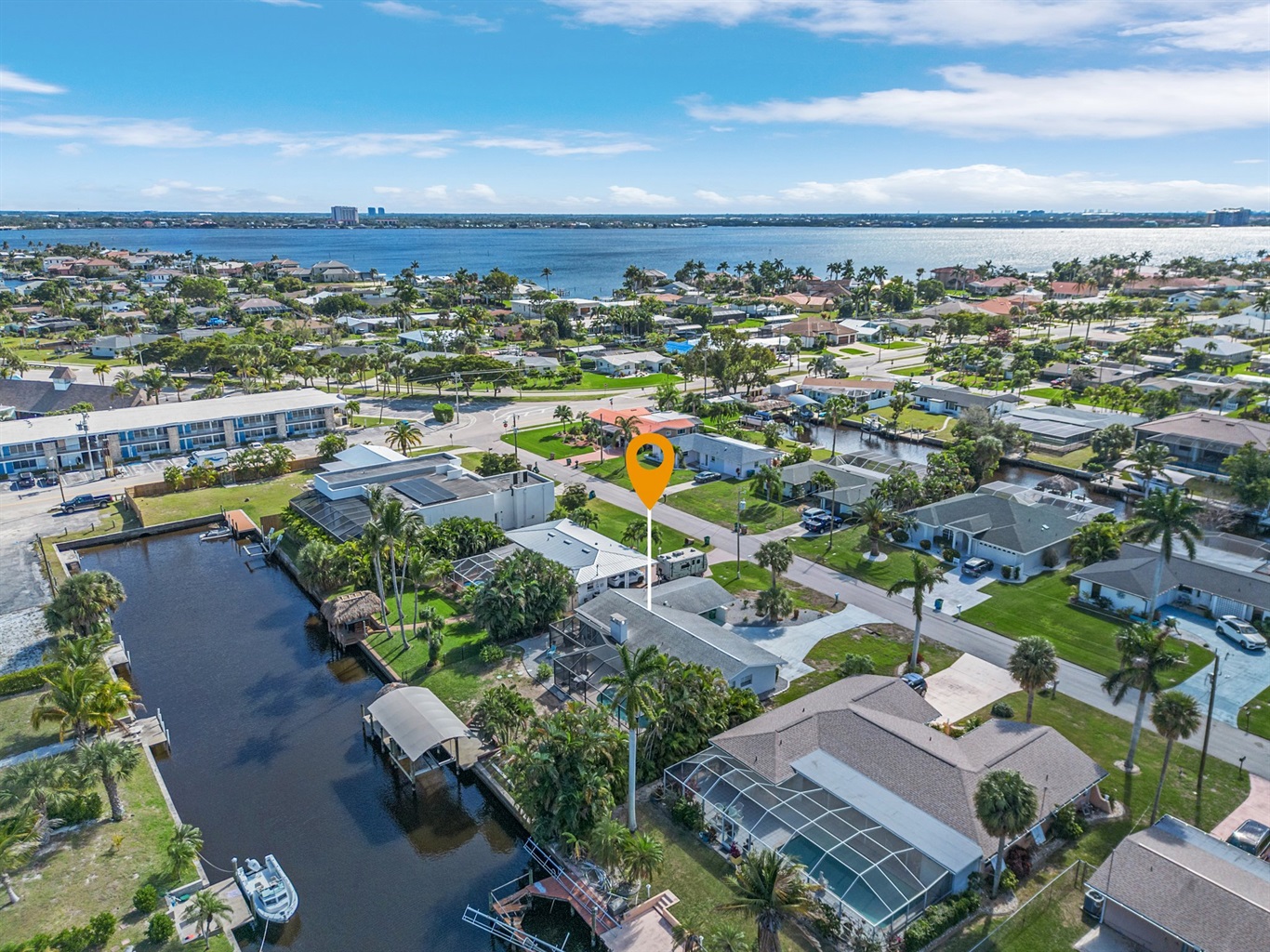 the-60s-2-min-gulf-access-pool-pet-friendly/