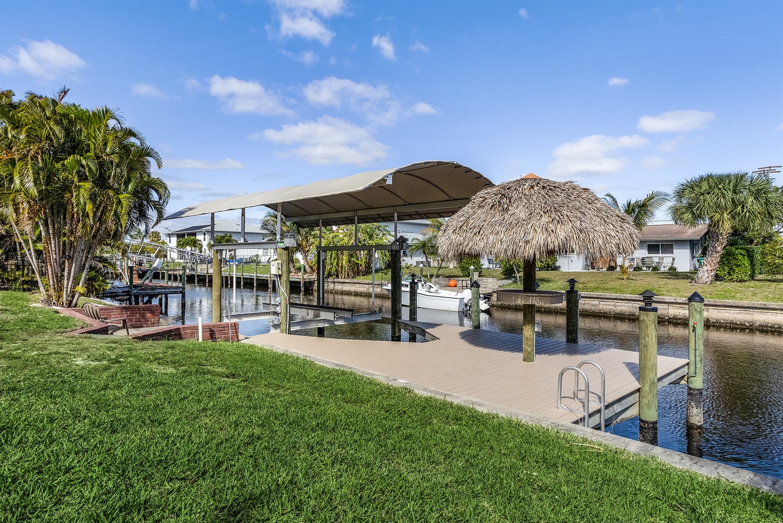 the-60s-2-min-gulf-access-pool-pet-friendly/