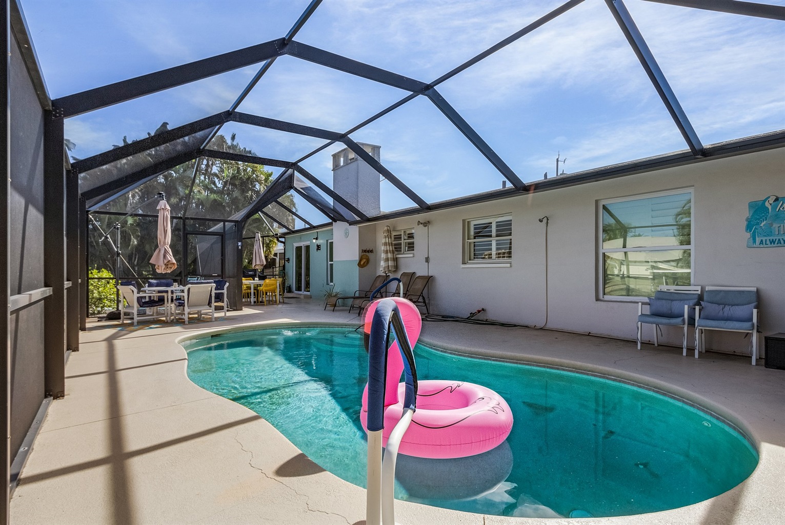 the-60s-2-min-gulf-access-pool-pet-friendly/