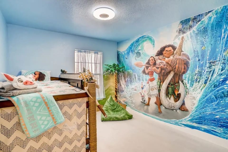 Moana kids' room with bunk bed