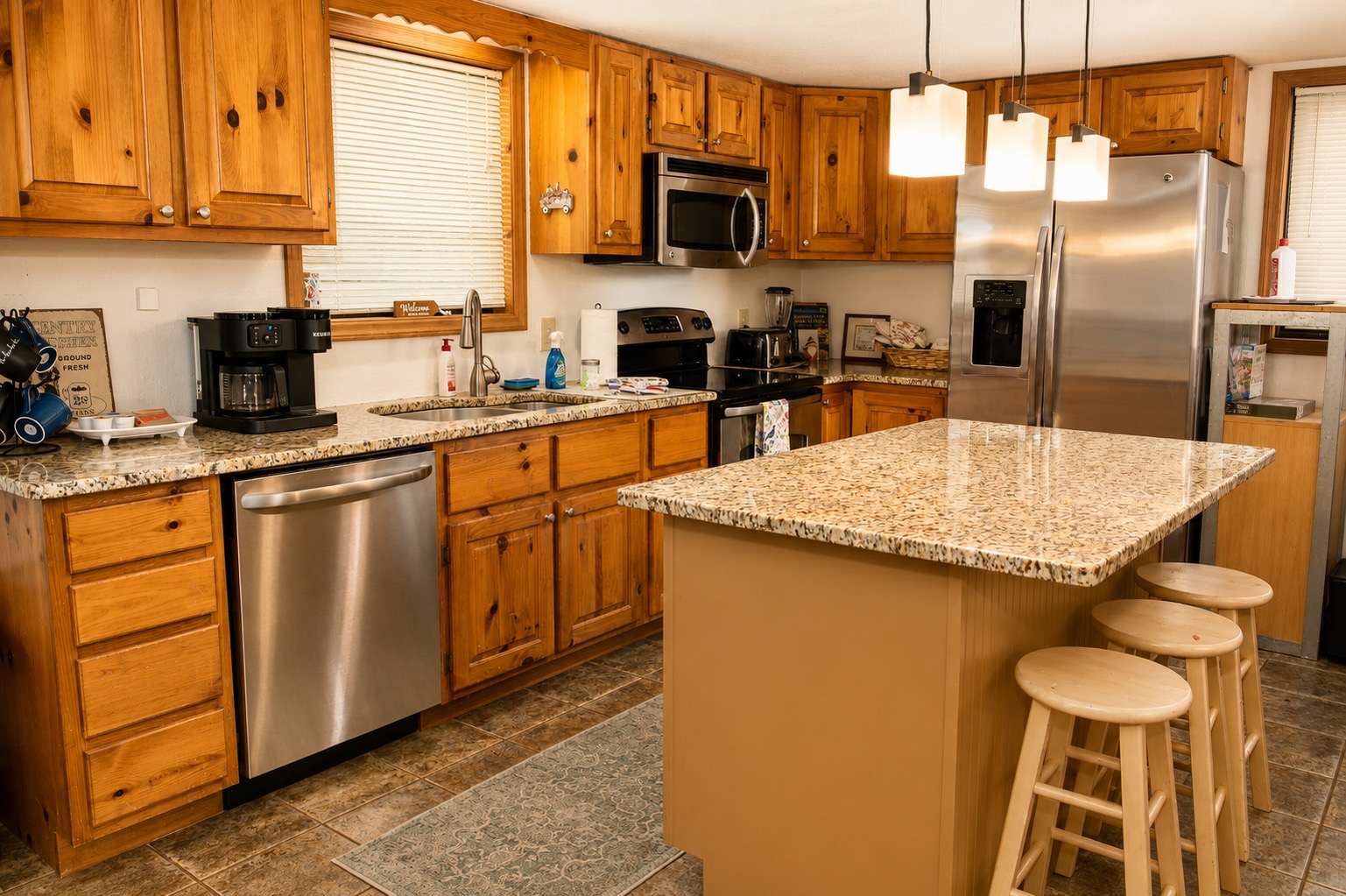 Full kitchen with island seating