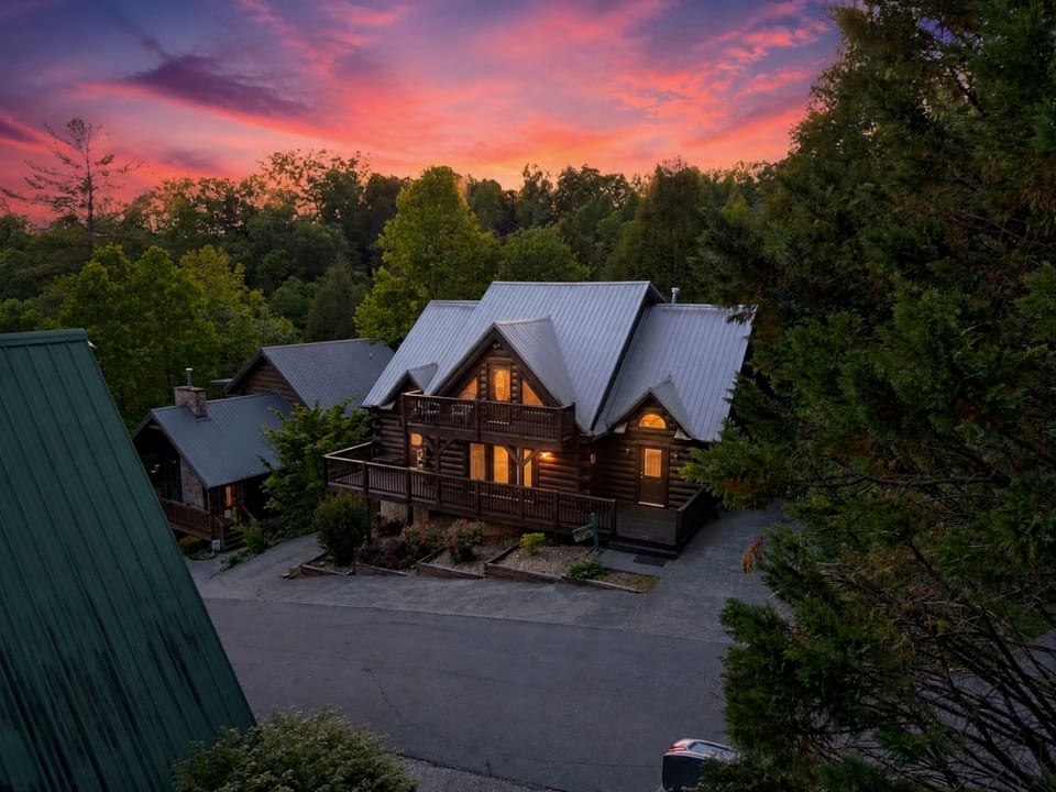 Arrive to your Smoky Mountain getaway, surrounded by woods and glowing beneath a beautiful Tennessee sunset.
