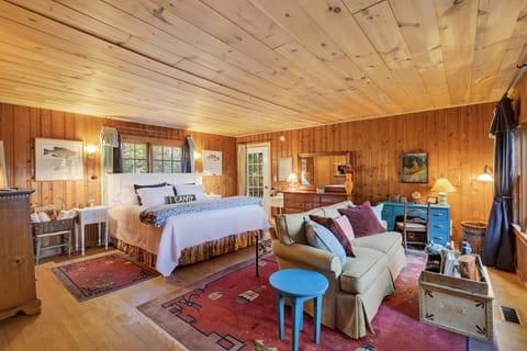 Amherst Guest Cottage ~ One Bedroom