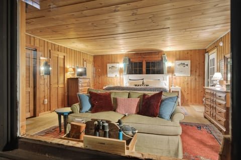 Amherst Guest Cottage ~ One Bedroom