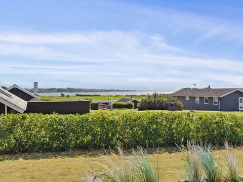 "Ginnie" - 300m from the sea