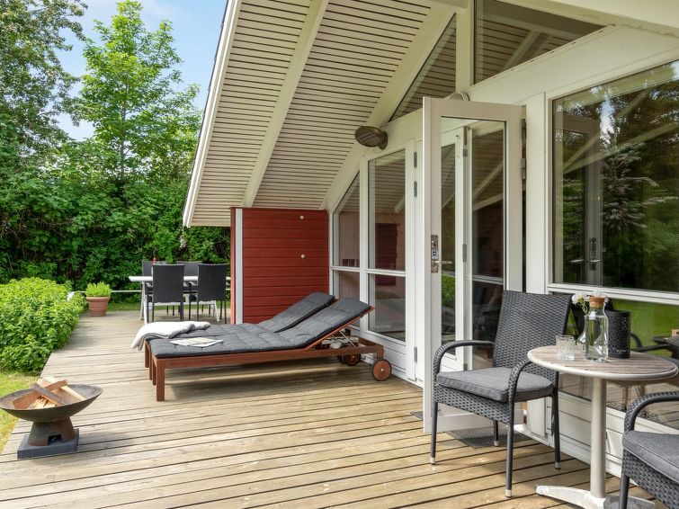 maard-325m-from-the-sea/